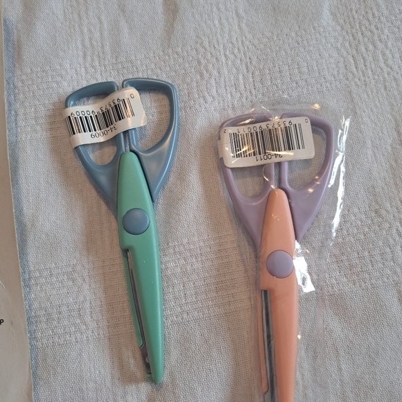 Paper crafting scissor bundle new and preowned - Picture 4 of 4